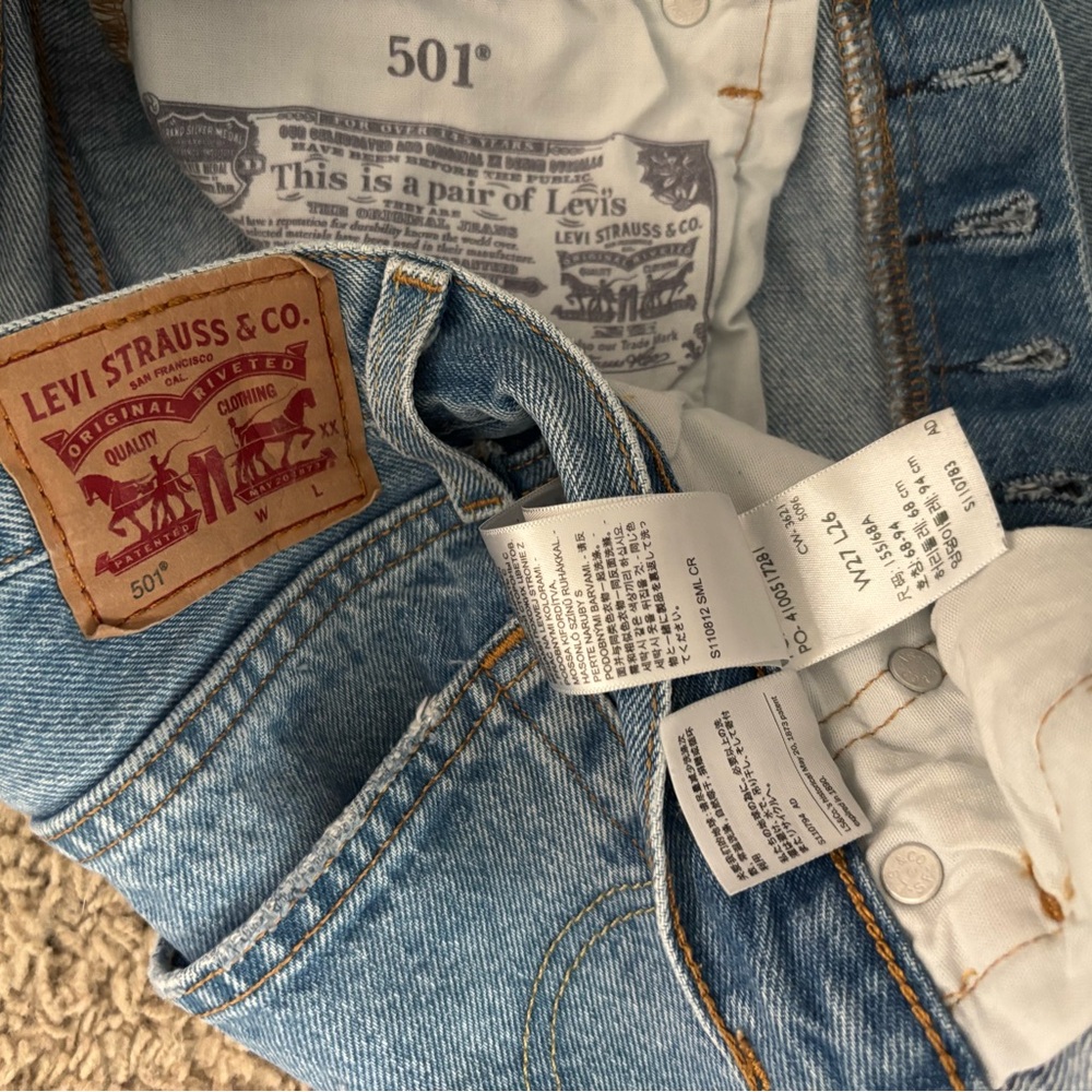 Levi's Light Blue 501 Jeans - Picture 3 of 4